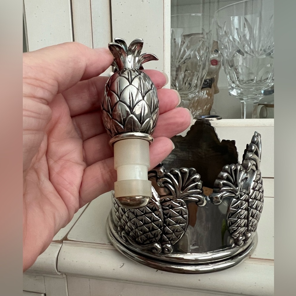 Godinger Pineapple Silver Plated Wine holder with stopper - Picture 5 of 10